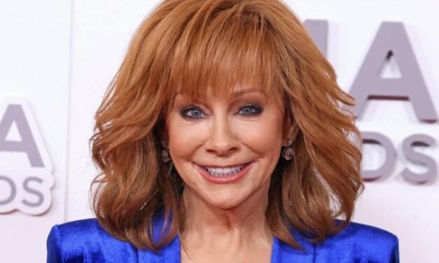 After Vocal Rest, Reba McEntire Recaptures a spectacular return at the CMA Awards.