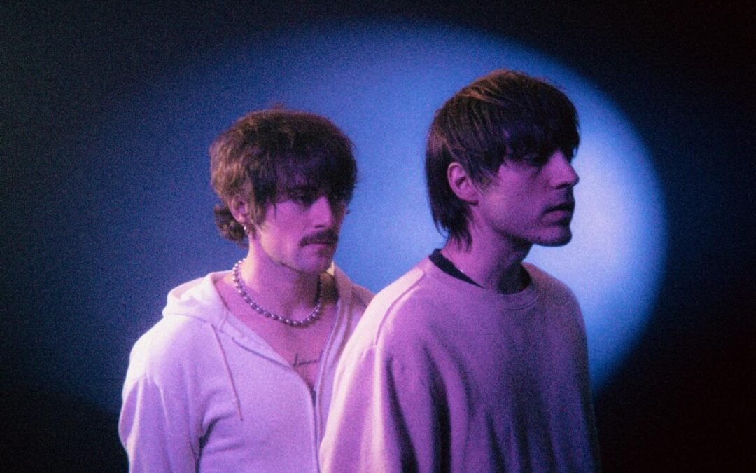 Alt-Pop Duo Joan Unveils New Single” Face” as They Prepare for” The Close Friends Tour”, Going April 24 in Dallas