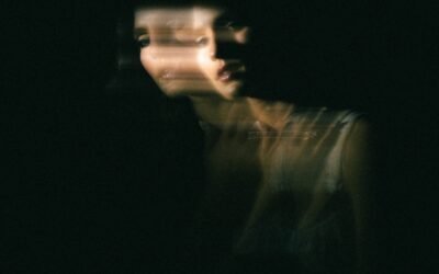 Pop Artist Abi Carter Unveils Deluxe Version of Debut Album “Ghosts within the Yard”