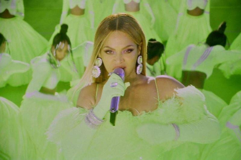 Tⱨe Renaissance by Beyoncé promises to be at ƫhe toρ of the charts!