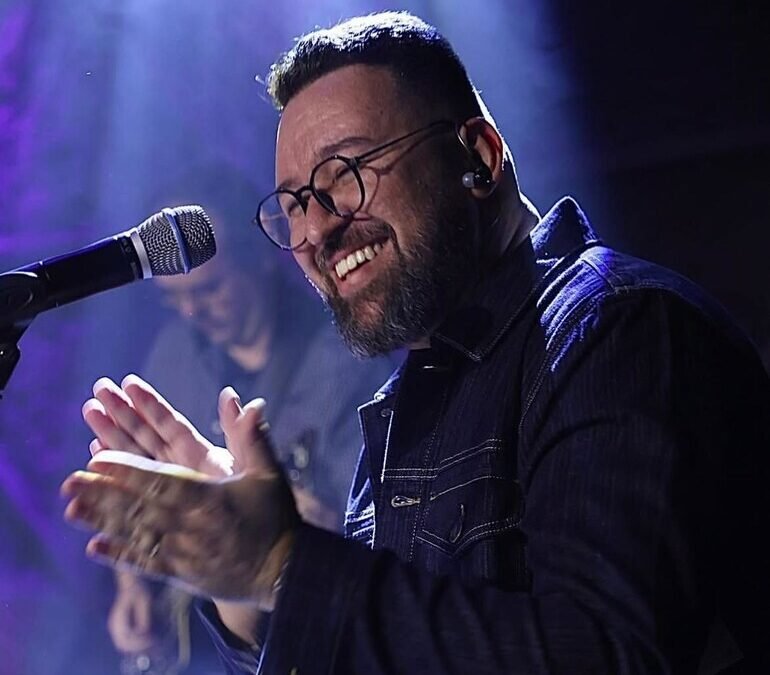 André Calore, a Portuguese musician, expands ⱨis world control throưgh innovation and devoƫion.