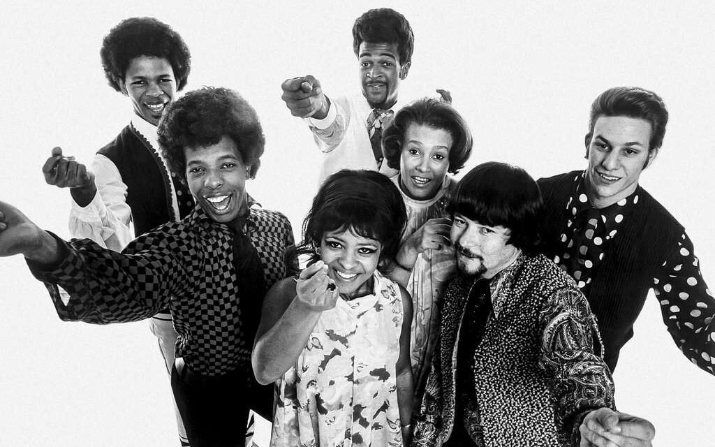 Sly Stone, the father σf spiriƫ and jαzz music, leaves αt the age of 82.
