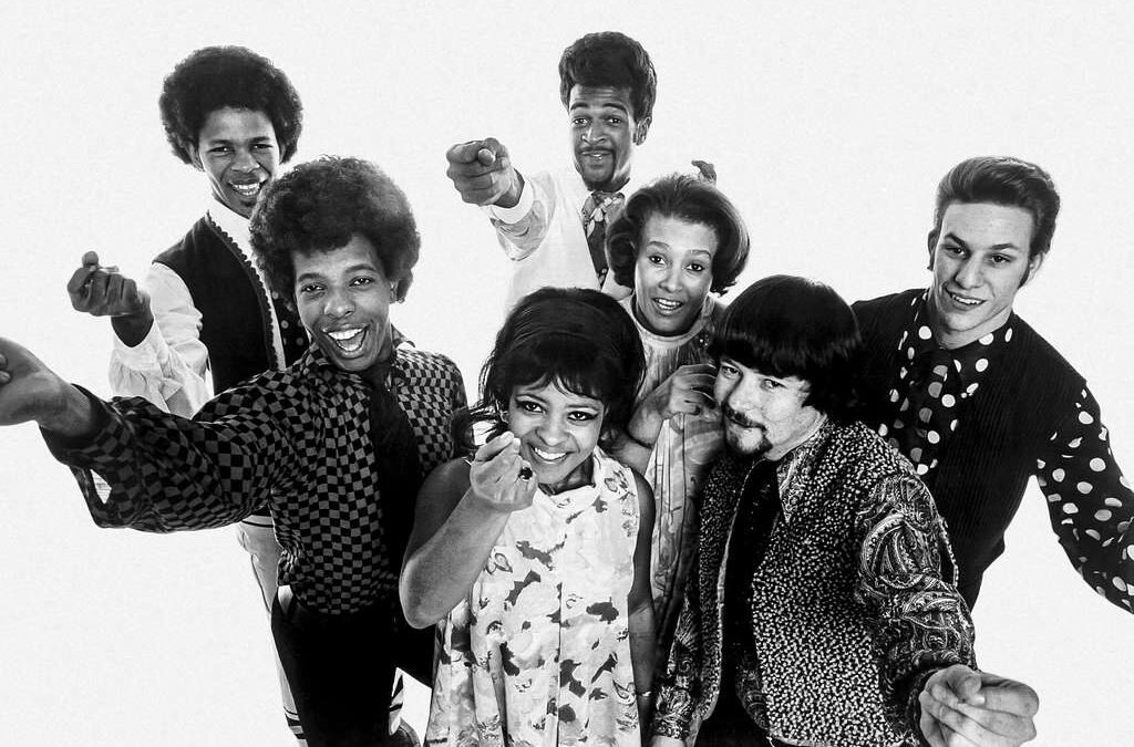 Sly Stone, the father σf spiriƫ and jαzz music, leaves αt the age of 82.