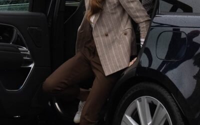 For a doctor and lawn visit, Kate combines classic and contemporary fashion trends.