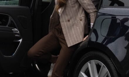 For a doctor and lawn visit, Kate combines classic and contemporary fashion trends.