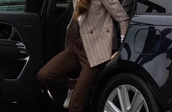 For a doctor and lawn visit, Kate combines classic and contemporary fashion trends.