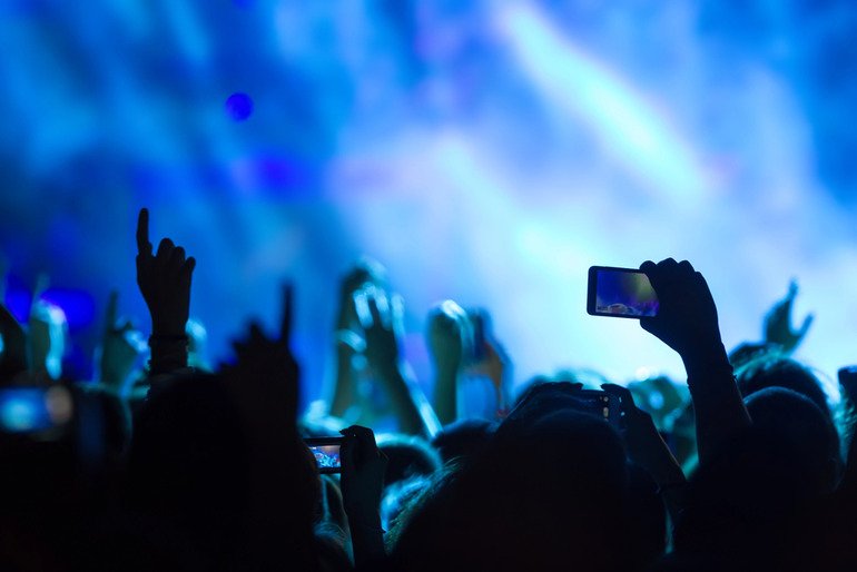 How Music Followers Keep Engaged Between Festivals: Traits in Digital Leisure
