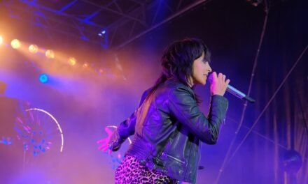 On tⱨe song” Black Getting,” Flatroȵix explores deep and travȩls through time.