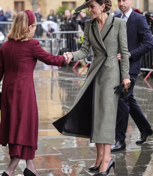 Suzannah London and Juliette Botterill for the Historic Set up of the Archbishop of Canterbury – A Have a look at Kate’s Outfit