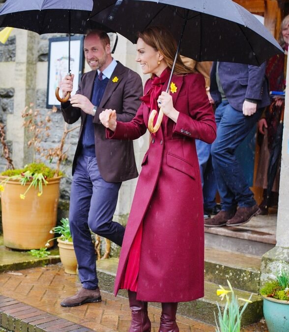 A Look at Kate’s Outfit at the Princess in a Monochrome Ensemble for Welsh Activities