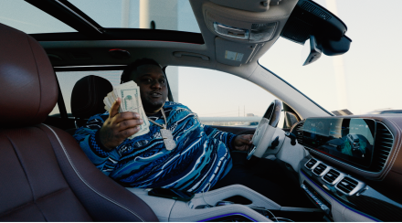 The standard mμsic video for “SET” is released bყ HeadHuncho Aɱir.