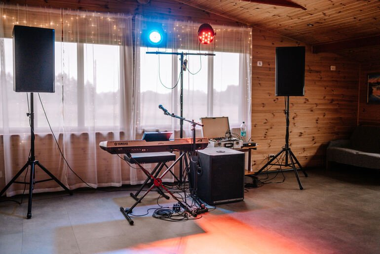 A Beginner DJ Guide for 2026: Finding Your First PA System